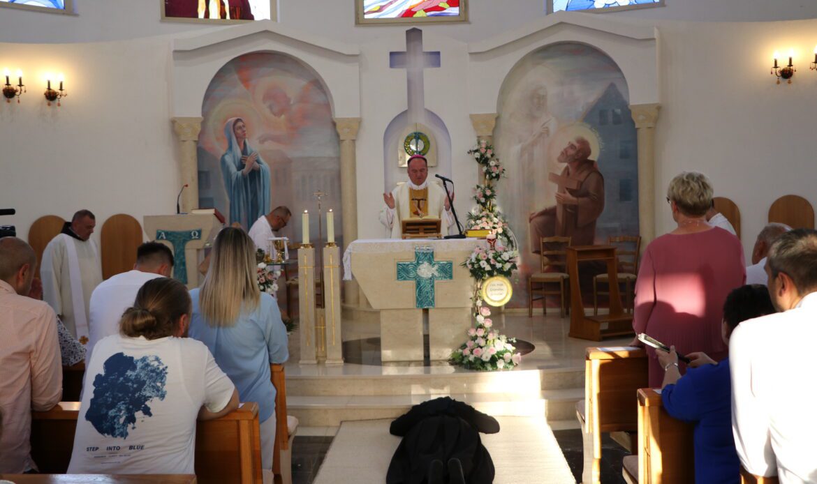 Homilija mons. Petra Palića prigodom polaganja doživotnih zavjeta s. Veronike Cvitković IMG 0154 1170x694