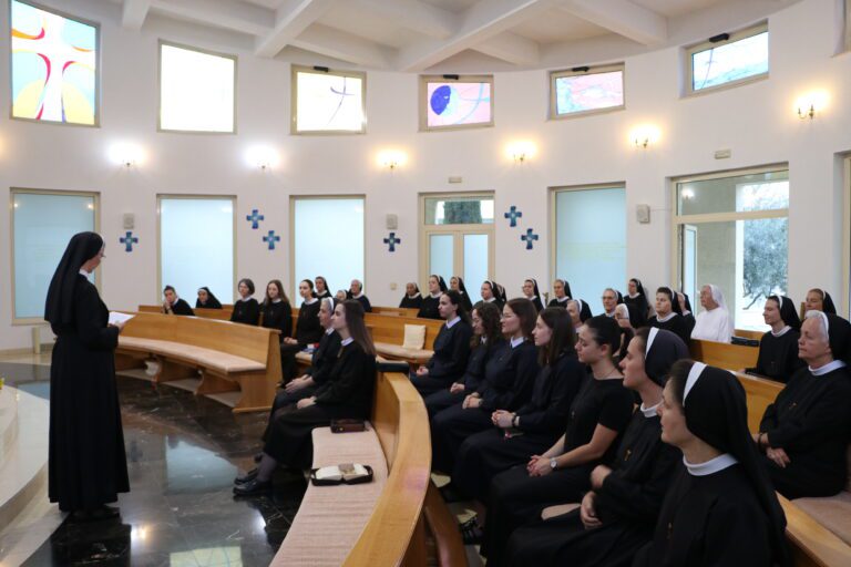 Primanje u novicijat: „Neka ti svaki dan bude prigoda da više prioneš uz Krista“ img 0029