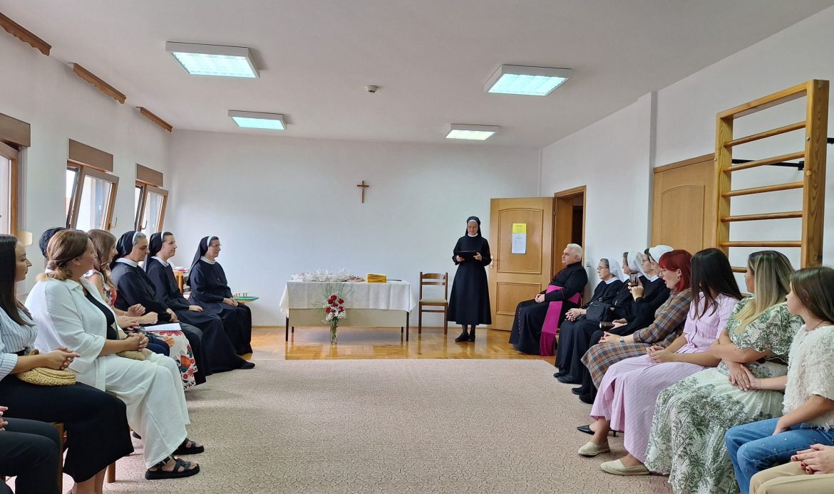 Kiseljak: Dodijeljene potvrdnice odgojiteljicama za Montessori vjerski odgoj img 20260912 wa0035